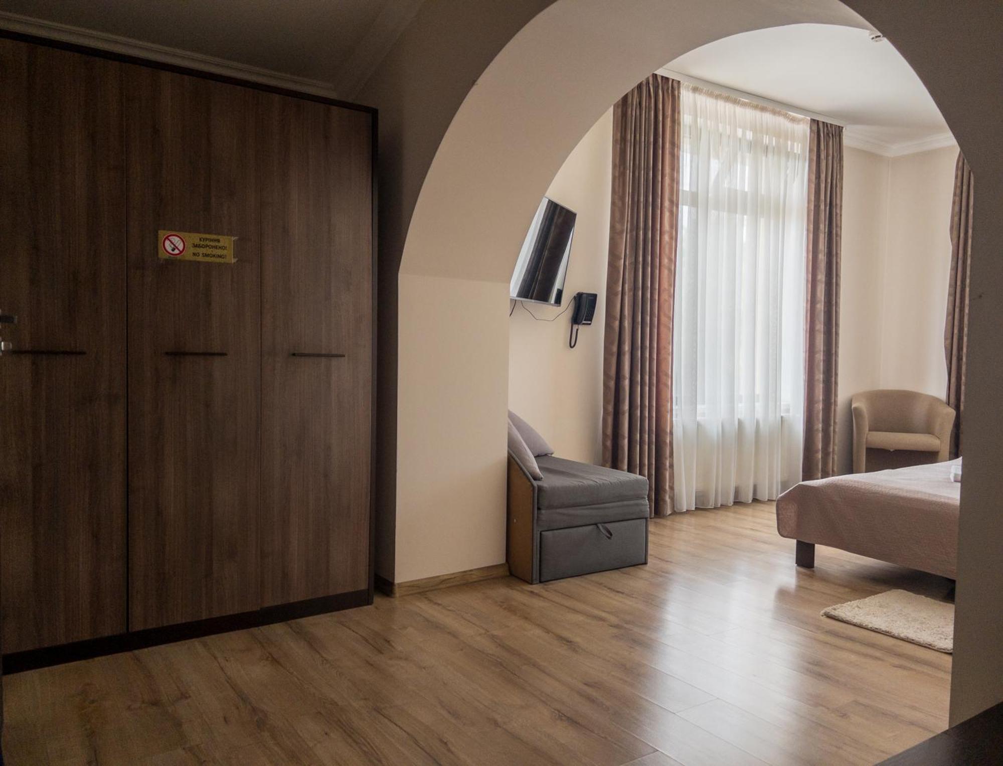 Орк "Блісс" Hotel Rivne Exterior photo