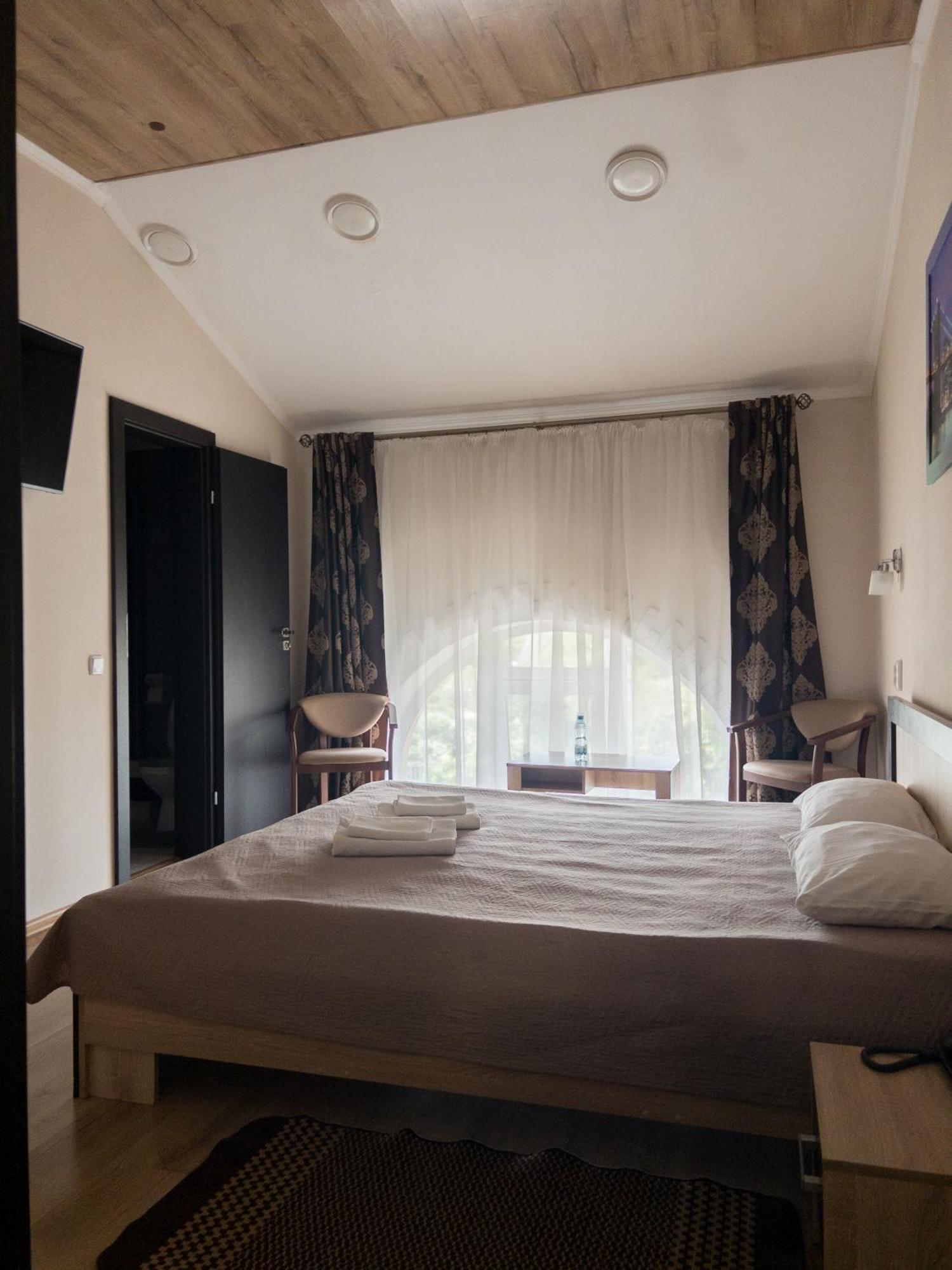 Орк "Блісс" Hotel Rivne Exterior photo